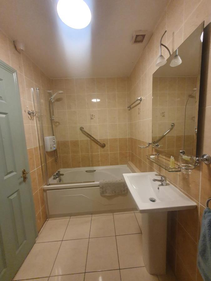 Junior Suite Town Centre Дънгарван Екстериор снимка